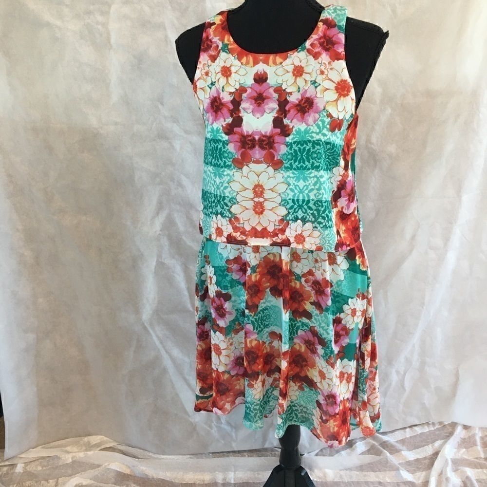 Bisou  Bisou hi low  floral dress Sz 6 easy care